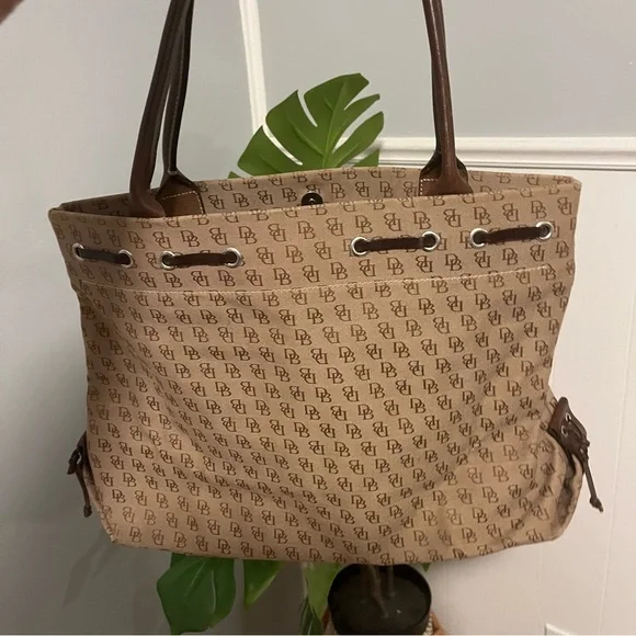 Dooney & Bourke Monogrammed Logo Large Shoulder Bag Leather Straps - Picture 2 of 10